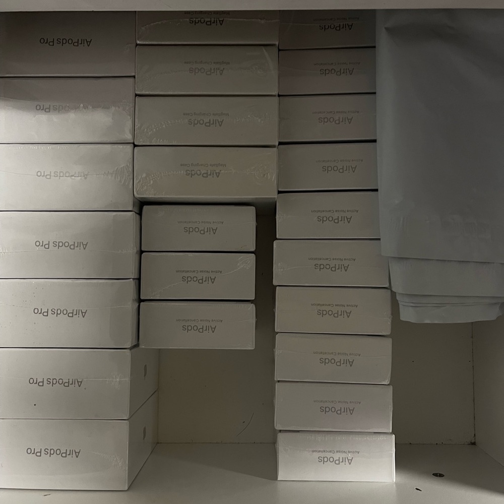 Apple AirPods dm me
